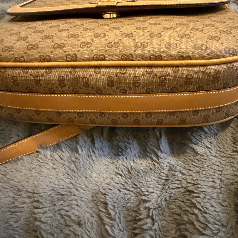 Gucci Vintag Crossbody Bag - Picture 6 of 11